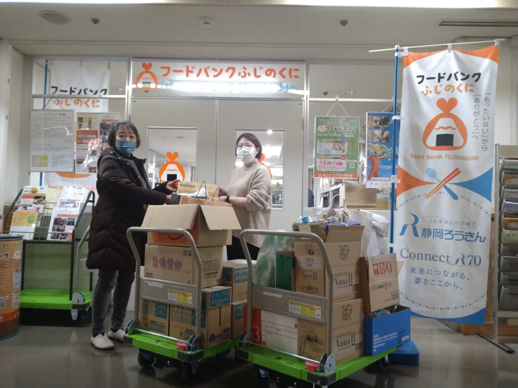 静岡市清水商工会女性部から食品を寄贈していただきました。
